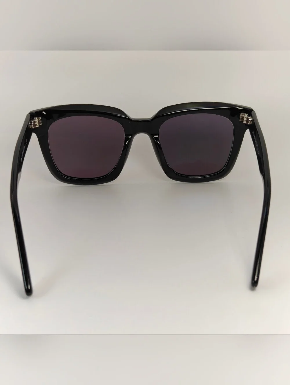 Los Angeles. Classic Black Square Women. Bold